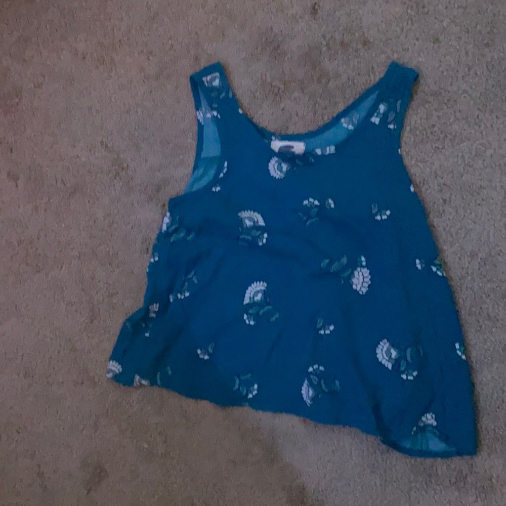 blue tank top